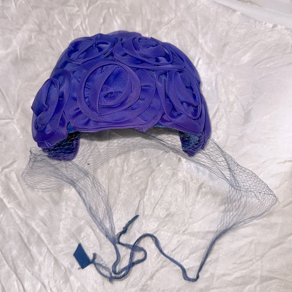 Vintage 50s/60s Purple Floral Hat with netting‎ ties - Picture 6 of 7